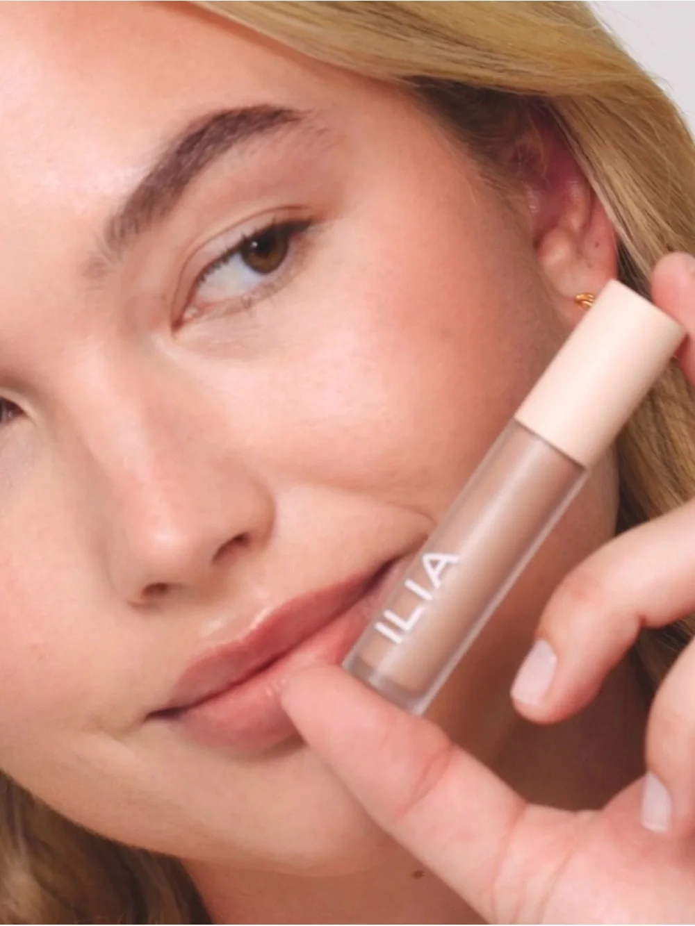 ILIA Cream-to-Powder Eyeshadow - Cork (Taupe)